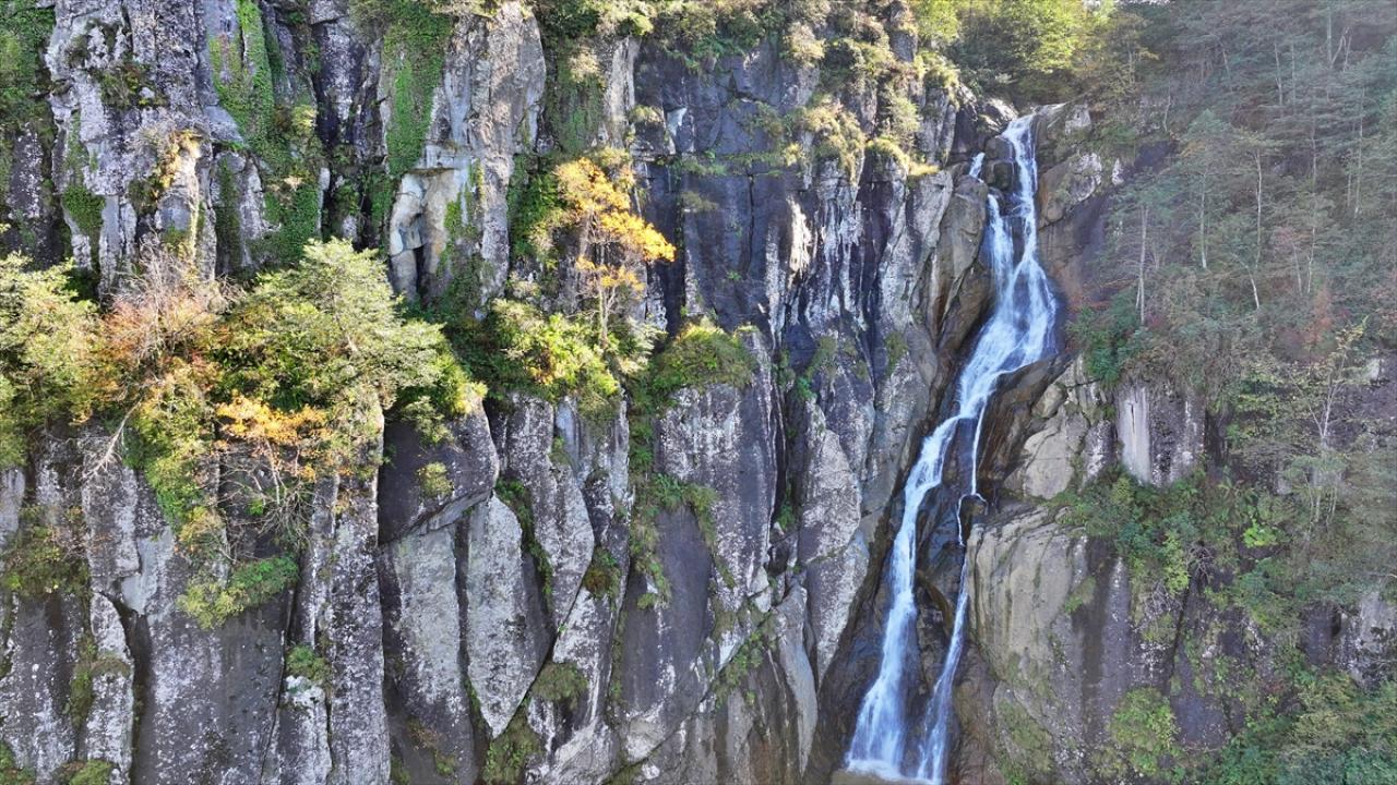 Vadiler arasındaki "Uçarsu Şelalesi" alternatif turizm rotası olmaya hazırlanıyor