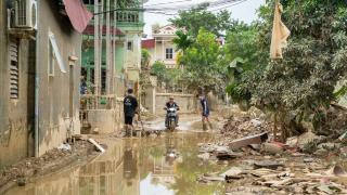 Vietnam'da yaşanan sel sonrası temizlik çalışmaları sürüyor