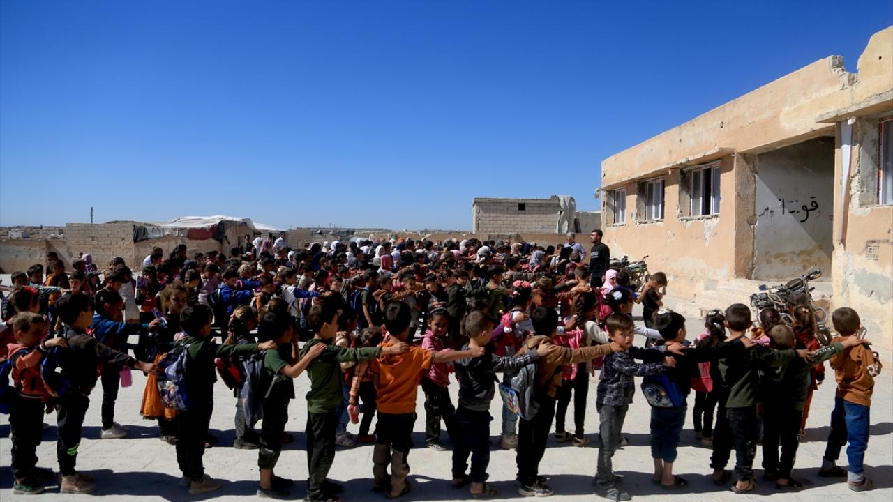 "Her gün okula giderken evden battaniye getiriyorum"