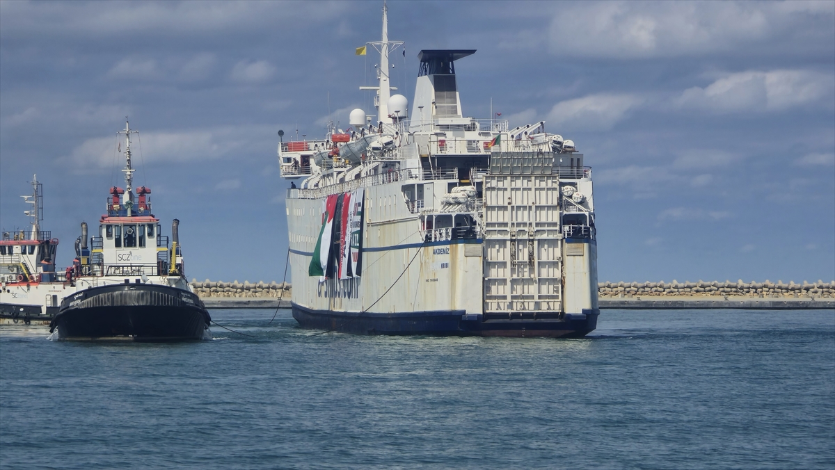 Türkiye'nin "İyilik Gemisi" El-Ariş Limanı'na ulaştı