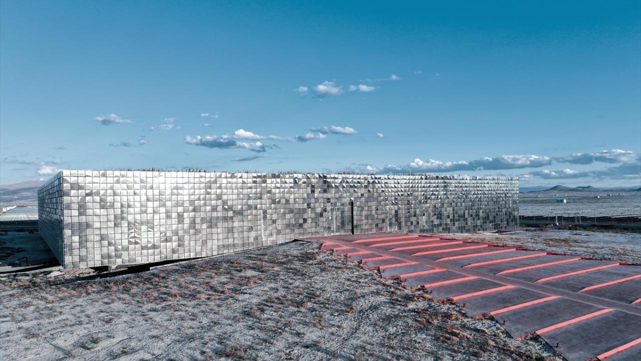 10`un üzerinde ulusal ve uluslararası ödül aldı