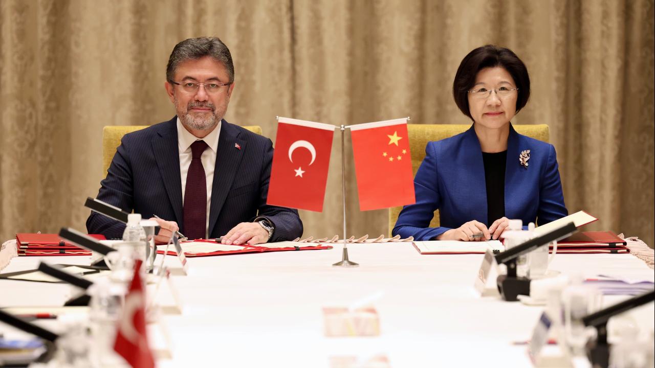 Çin’e su ürünleri ve badem ihracatı için imzalar atıldı