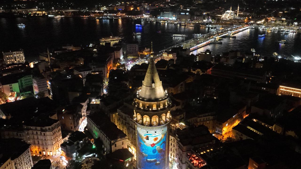 Galata Kulesi’ne “Sıfır Atık Forumu” kapsamında çevre temalı görseller yansıtıldı