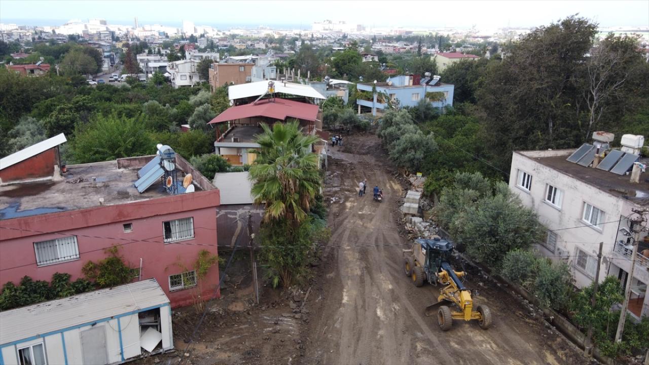 Hatay'da sağanaktan etkilenen yerlerde temizlik ve iyileştirme çalışmaları sürüyor