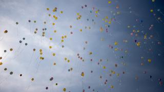 Kanseri yenen Melike için gökyüzüne balonlar bırakıldı