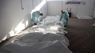 Kızılhaç ekibi, İsrail'in Gazze'den alıkoyduğu 45 Filistinlinin naaşını teslim aldı