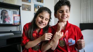 Göremedikleri gökyüzünü projelendiren ikizler, TEKNOFEST'te birincilik ödülü aldı