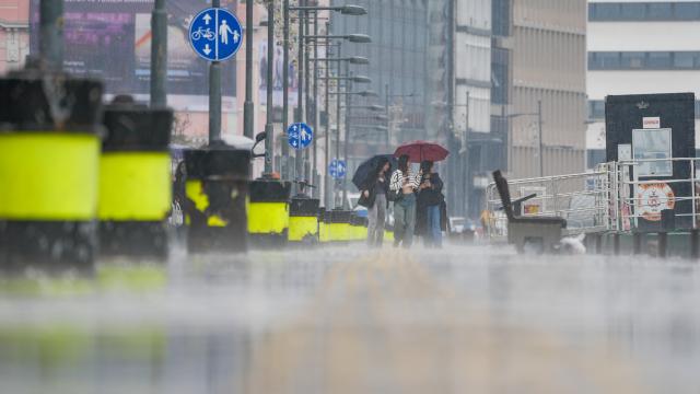 İzmir'de sağanak: Sokaklar su altında kaldı