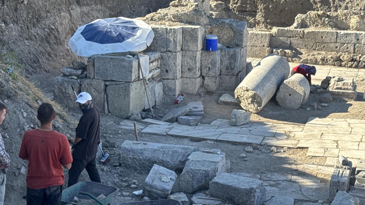 Sebastapolis Antik Kenti'nde sürdürülen kazı çalışmalarında üç yazıt bulundu