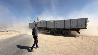 Ateşkes anlaşması kapsamında Gazze'ye yardım tırlarının girişi sürüyor