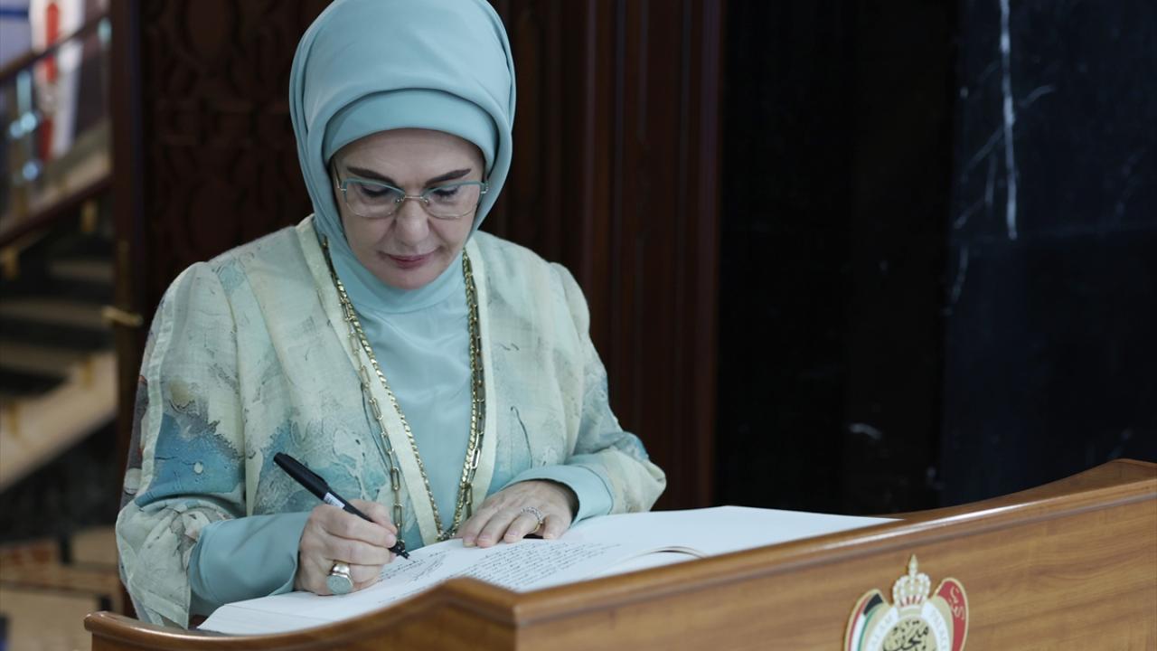 "Kuveyt`in sembol yapılarından Barış Sarayı Müzesi`ni ziyaret etmekten büyük mutluluk duydum"