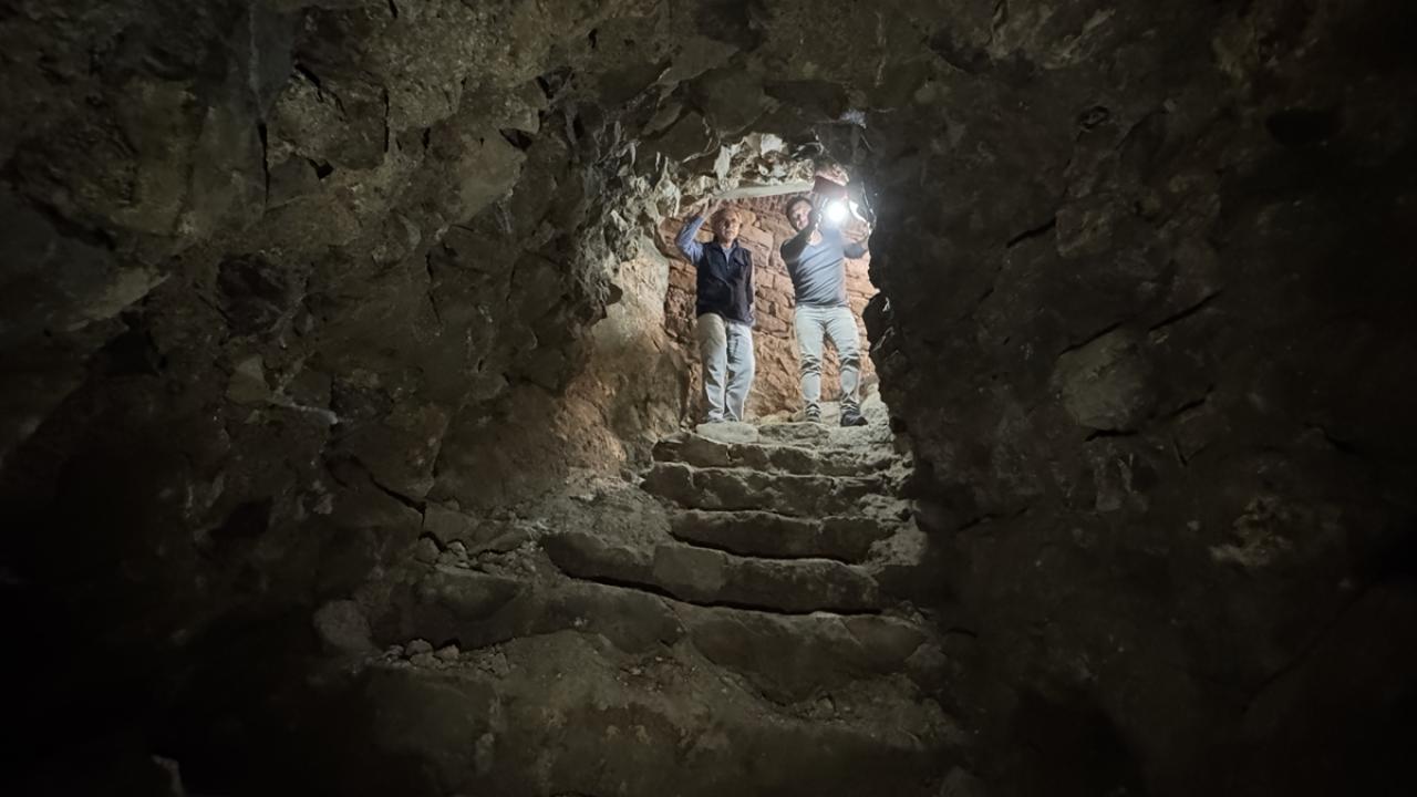 Gizli geçidin üzeri ziyaretçiler için temperli cam ile kapatılacak