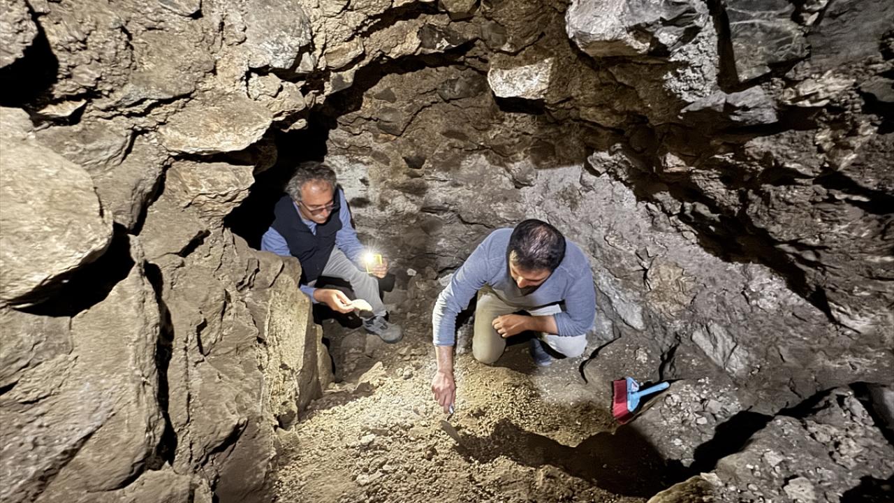 Köle olma ve öldürülme riskine karşı korunmak için gizli geçitler kullanılmış