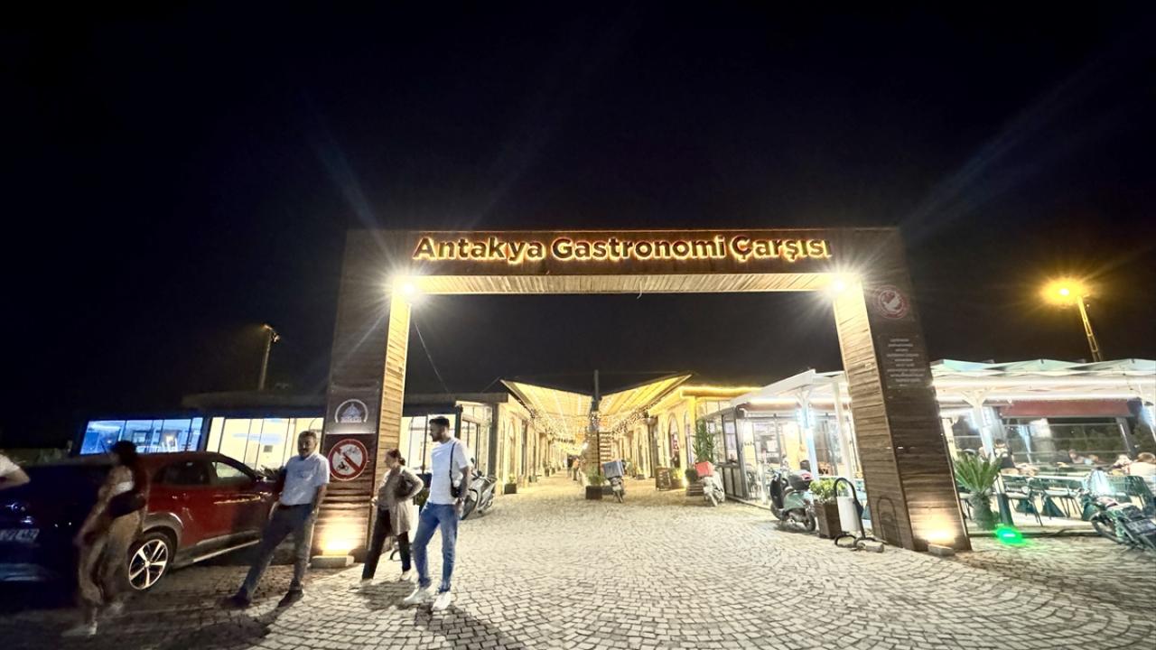 Sosyal alanlar da yeniden inşa ediliyor