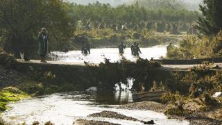 İzmir'in Foça ilçesinde sele kapılan kişiyi arama çalışmaları devam ediyor