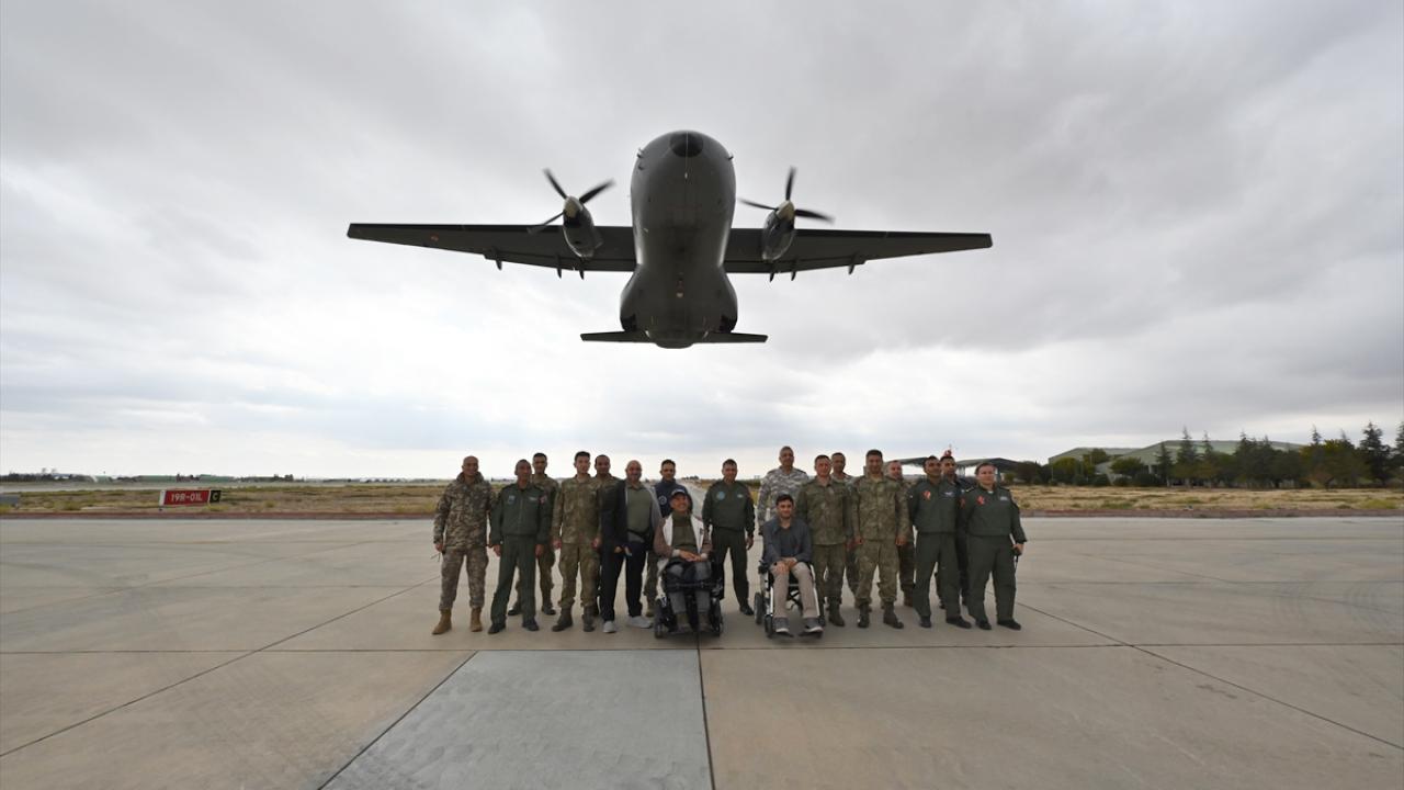 Gaziler 3. Ana Jet Üssü'nde Türk Yıldızları ve SOLOTÜRK özel gösterileriyle ağırlandı