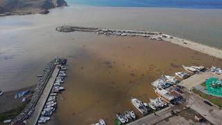 Gökçeada'da kuvvetli sağanak nedeniyle denizin rengi değişti