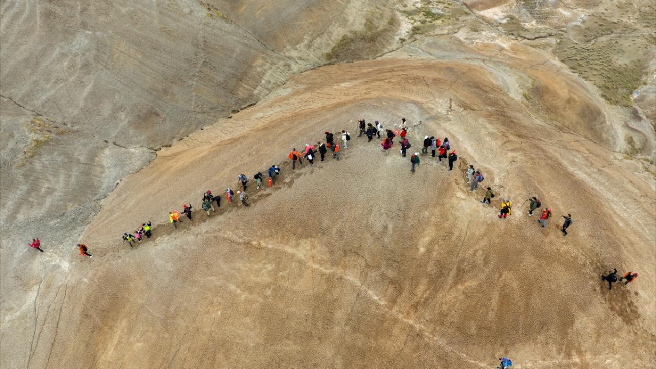 Dağcılar, Gökkuşağı Tepeleri'nde "Cumhuriyet Yürüyüşü" yaptı
