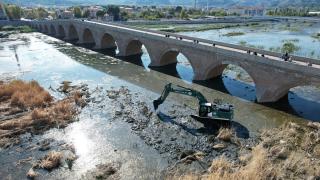 Kızılırmak'ta temizlik çalışması başladı