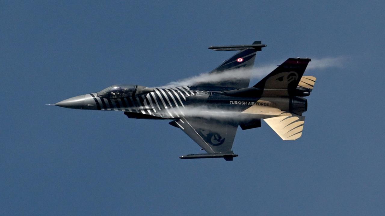 SOLOTÜRK'ten Anıtkabir semalarında çevre tanıma uçuşu