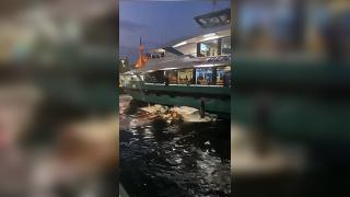 İstanbul'da yolcu motoru balıkçı teknesine çarptı