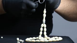 Çocuk yaşlarda ilgi duyduğu tespih yapımında kültürel miras taşıyıcısı ünvanı aldı