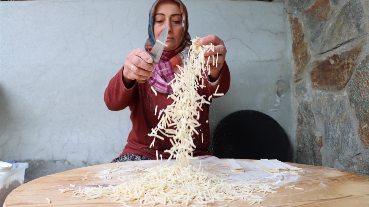"Pekmezli yufka" güç birliği yapan köy kadınlarının geçim kaynağı oldu