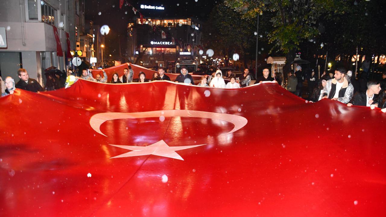 Yurdun dört bir yanında 'Cumhuriyet' yürüyüşü