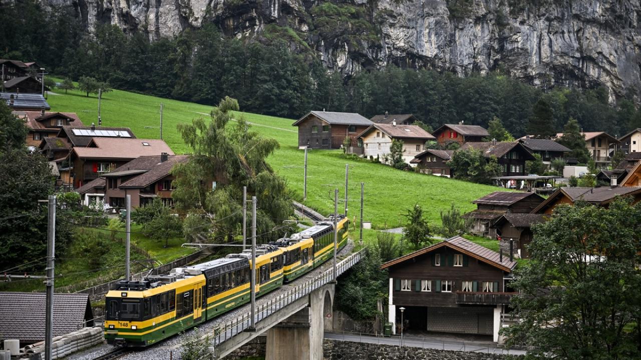 Alpler'in ortasında düşsel bir vadi: Lauterbrunnen