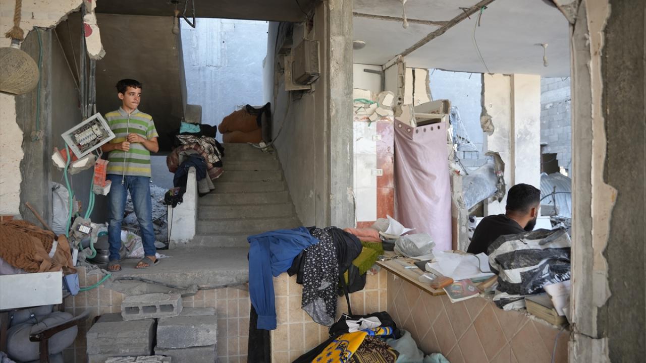 Bombalı evde yaşamaktan başka seçenekleri yok