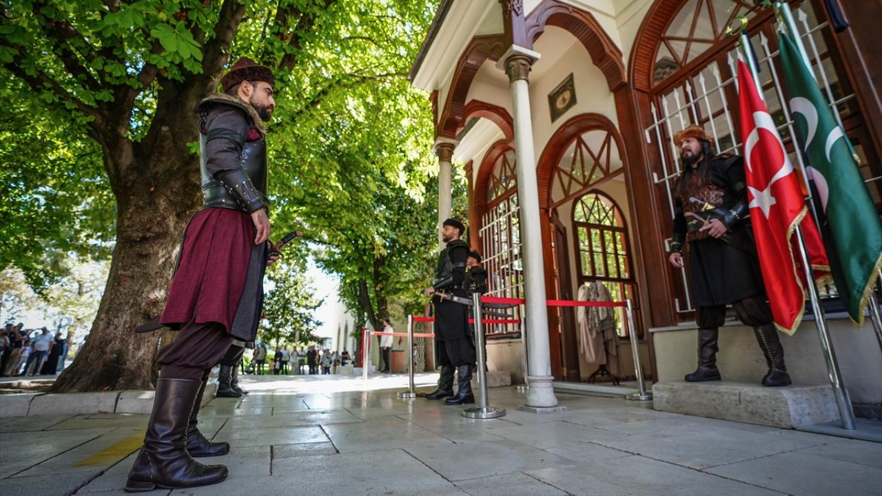 Osman Gazi Türbesi'nde jandarmanın tuttuğu saygı nöbeti 5 yılı geride bıraktı