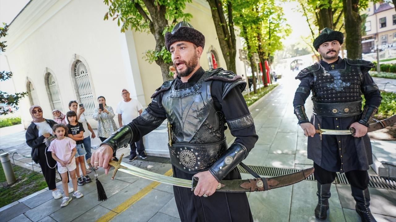 "Saygı nöbetçileri 30 günlük yoğun eğitim sürecinden geçirilir"