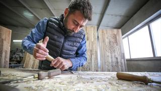 Ahşabı sanat eserine dönüştürdü, yurt dışından bile sipariş alıyor