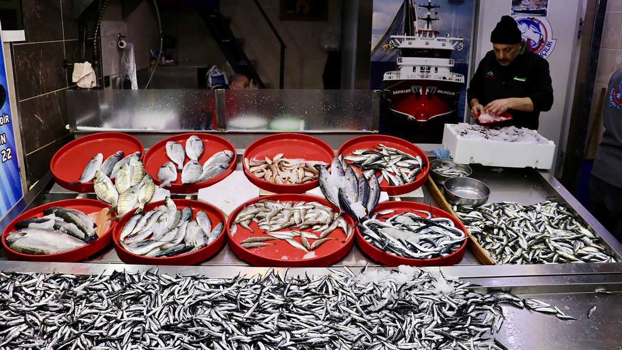 Trabzonda hamsi bereketi: Tezgahlarda kilosu 75 lira
