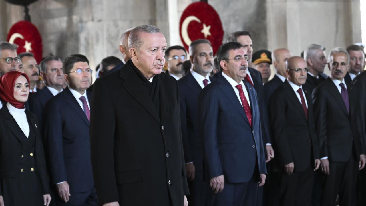 Cumhurbaşkanı Erdoğan Anıtkabir'i ziyaret etti