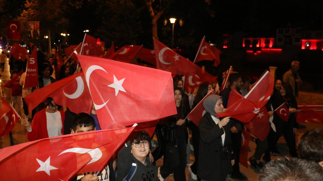 Yurdun dört bir yanında 'Cumhuriyet' yürüyüşü