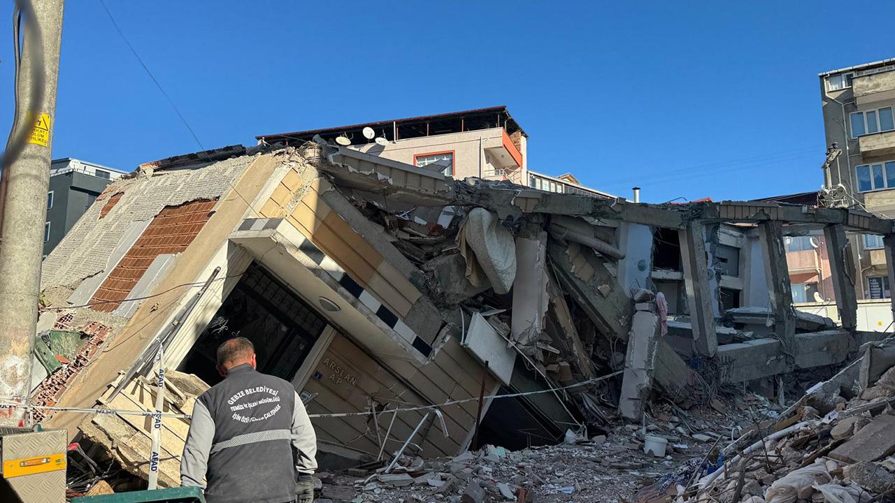 Bakanlık Gebze'deki 7 katlı binanın çökme nedenini açıkladı