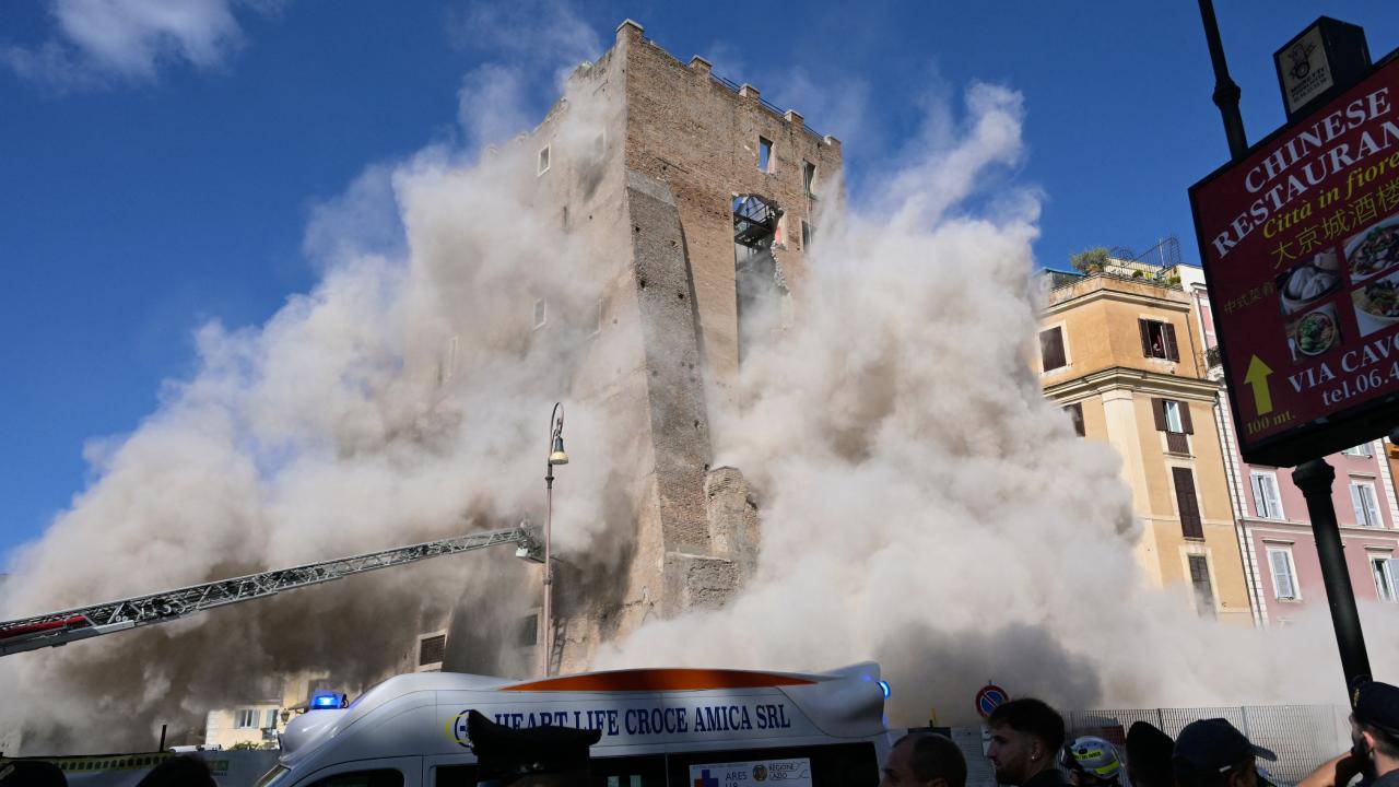 Roma'da Orta Çağ'dan kalma kulenin bir kısmı restorasyon sırasında çöktü