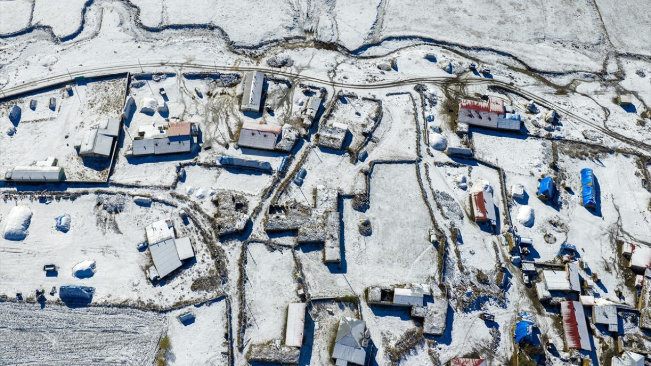 Kars, Ardahan ve Ağrı'da soğuk hava, kar ve sis etkili oldu