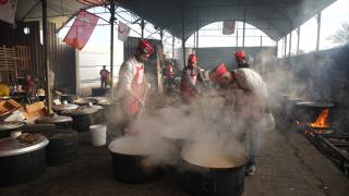 Türk Kızılay, Filistinliler için bağışlanan kurban etlerini Gazze'de dağıtmaya başladı