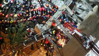 Kocaeli'de çöken binanın enkazında kalan çiftin cansız bedenlerine ulaşıldı