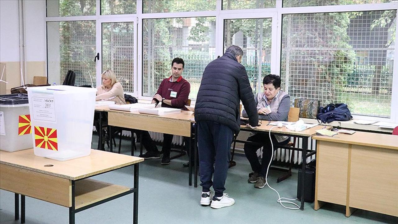 Kuzey Makedonya'da halk, yerel seçimin ikinci turu için sandık başında