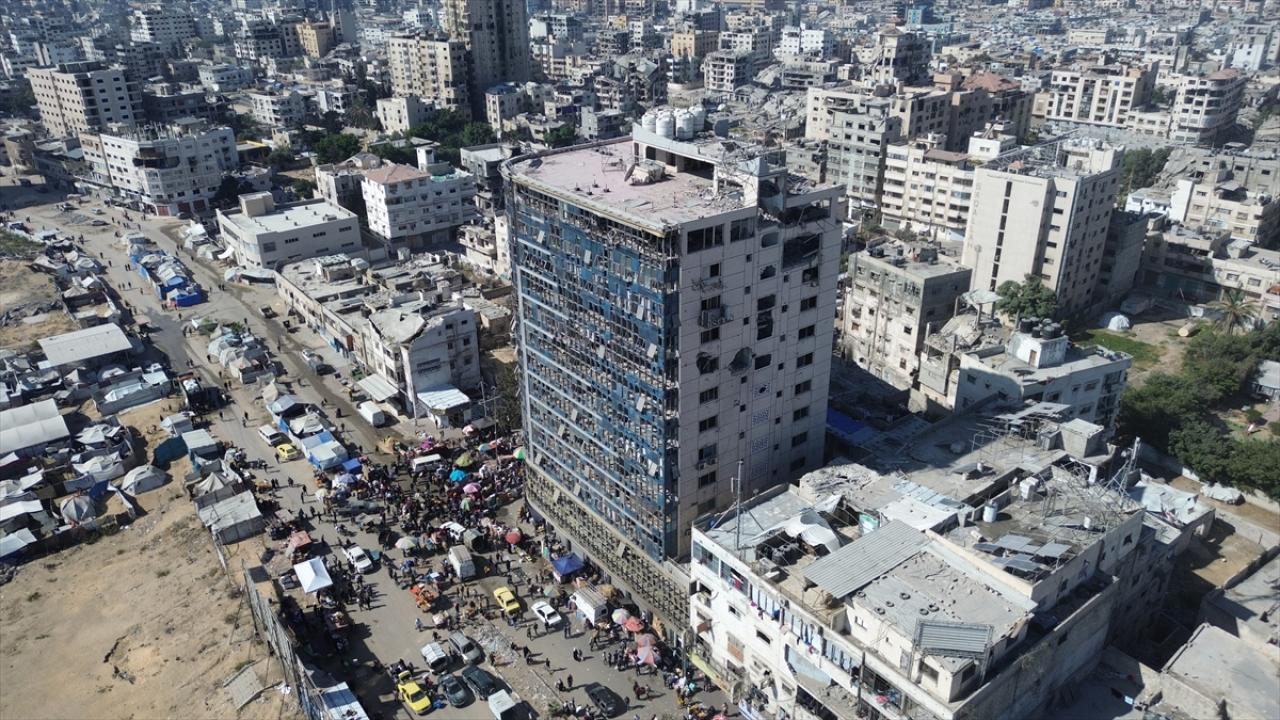 Gazze'deki Seraya Meydanı, Filistinlilerin barınma merkezine dönüştü