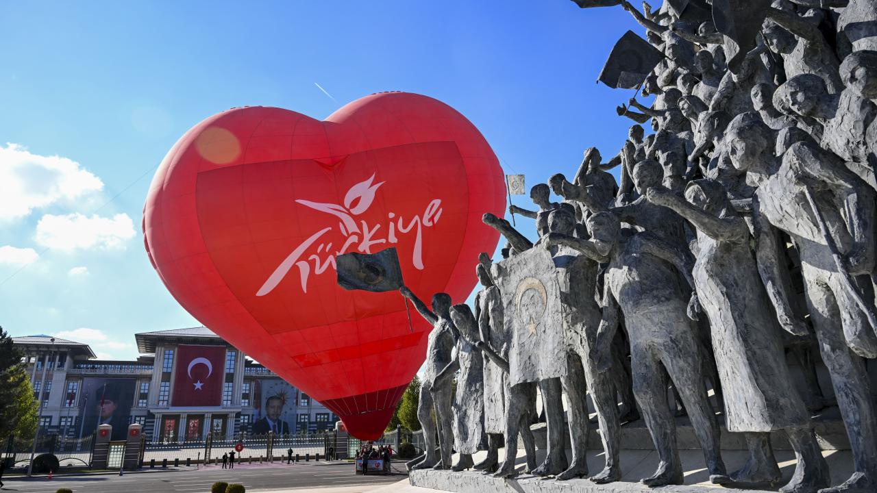 Cumhurbaşkanlığı Külliyesi'nde sıcak hava balonu etkinliği gerçekleştirildi