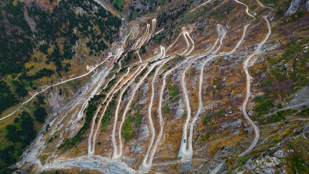 "Derebaşı Virajları" sonbahar renklerine büründü
