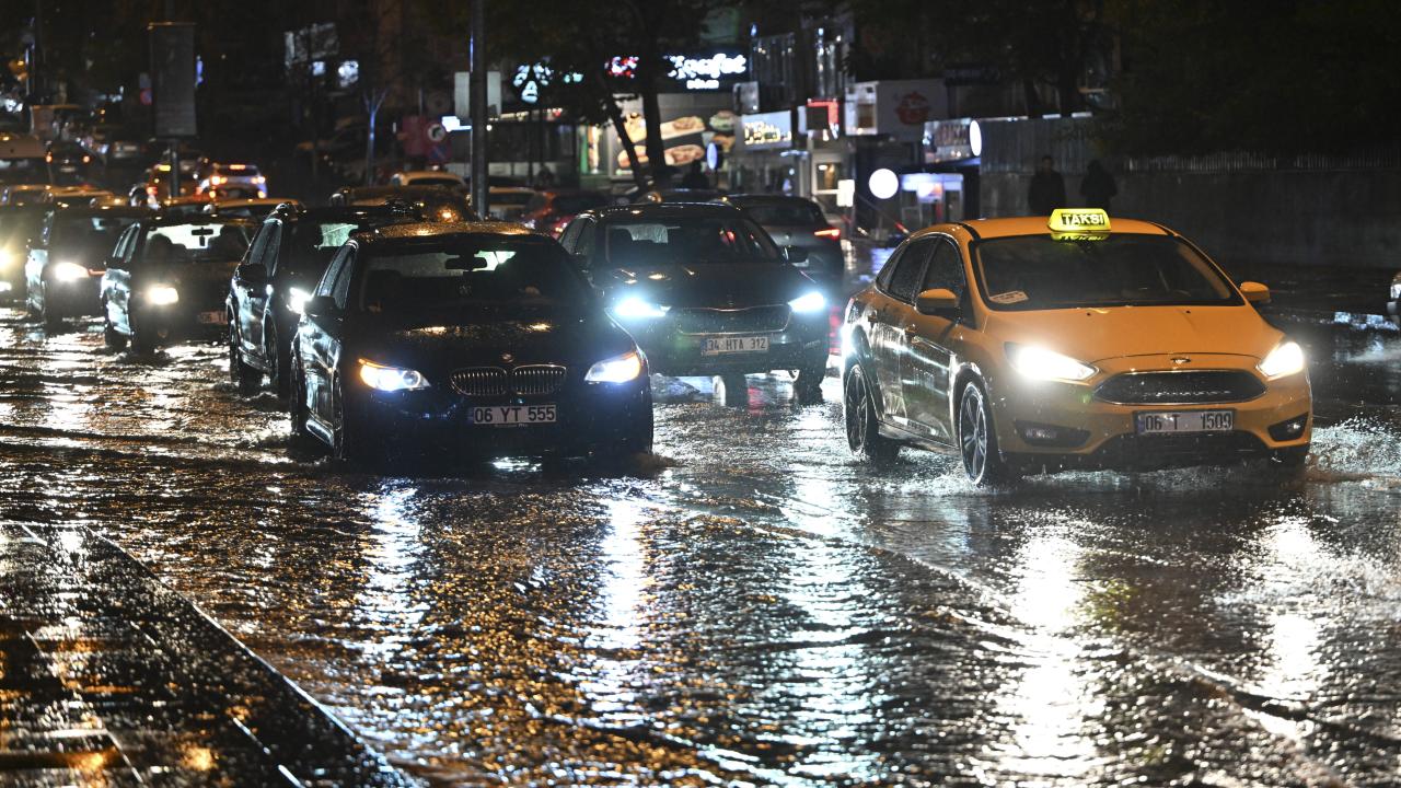 Ankara'da yağış etkili oldu