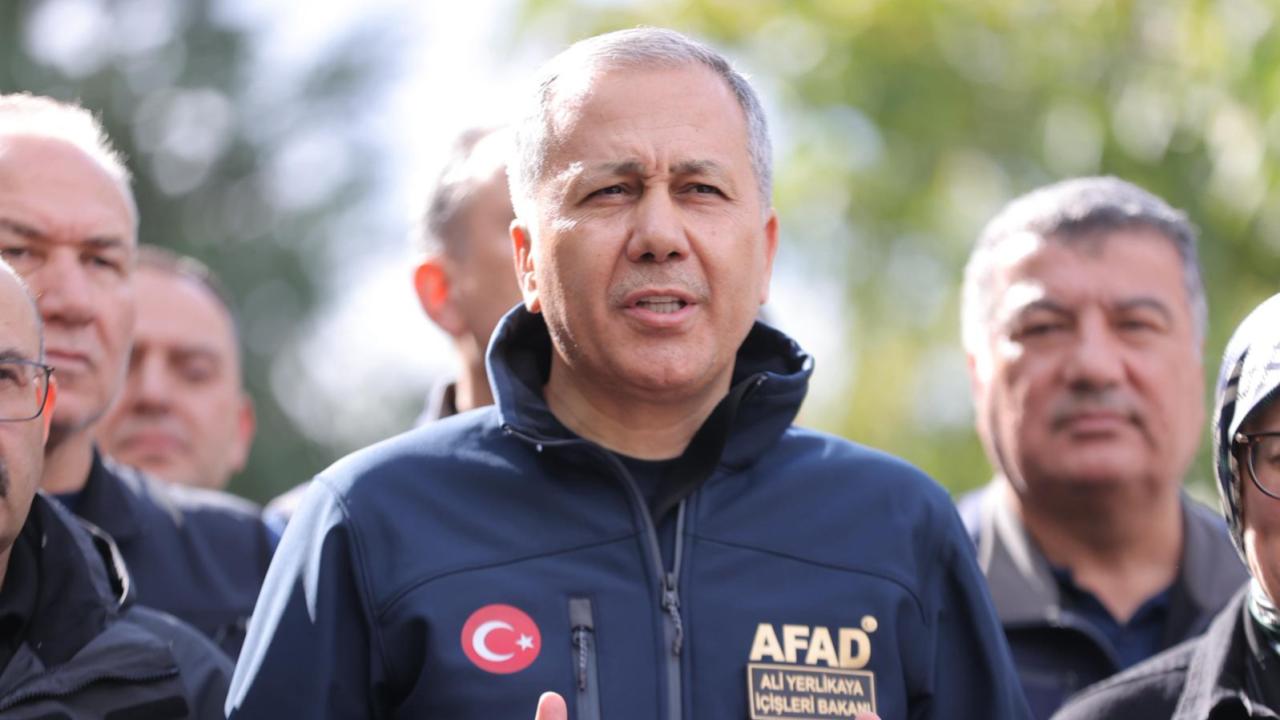Bakan Yerlikaya: Balıkesir Valiliği’ne 25 milyon lira acil destek ödemesi gönderdik Bakan Yerlikaya: Balıkesir Valiliği’ne 25 milyon lira acil destek ödemesi gönderdik