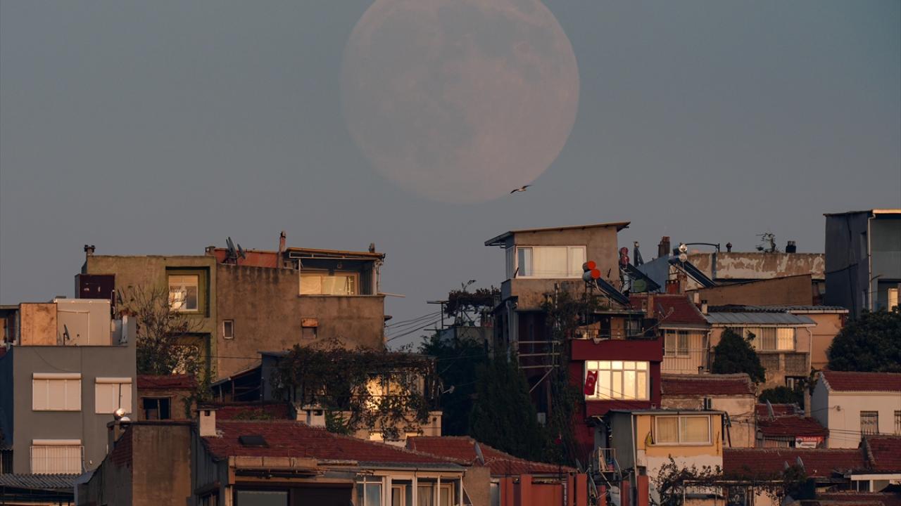 İzmir`de dolunay