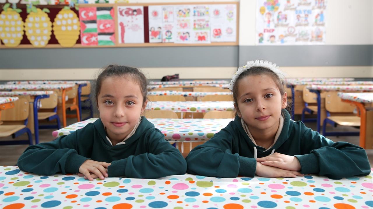 "İkizlerimiz okula renk katıyor"