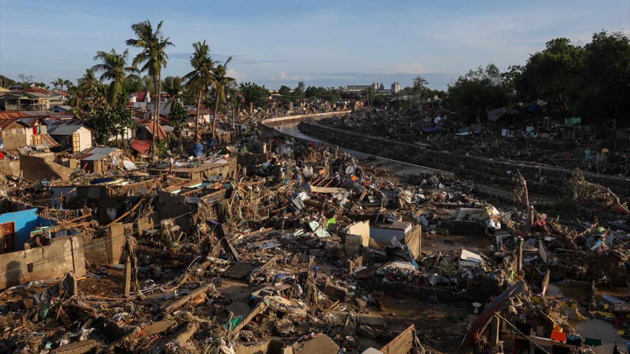 Filipinler'de, Kalmaegi Tayfunu'nun ardından ölü sayısı 60'ın üzerine çıktı